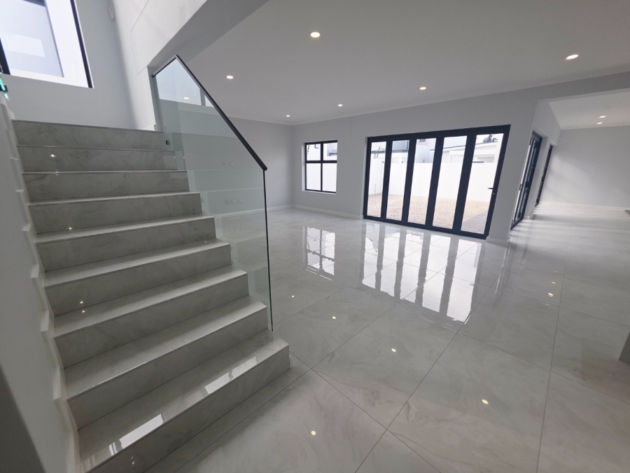 5 Bedroom Property for Sale in Sandown Western Cape